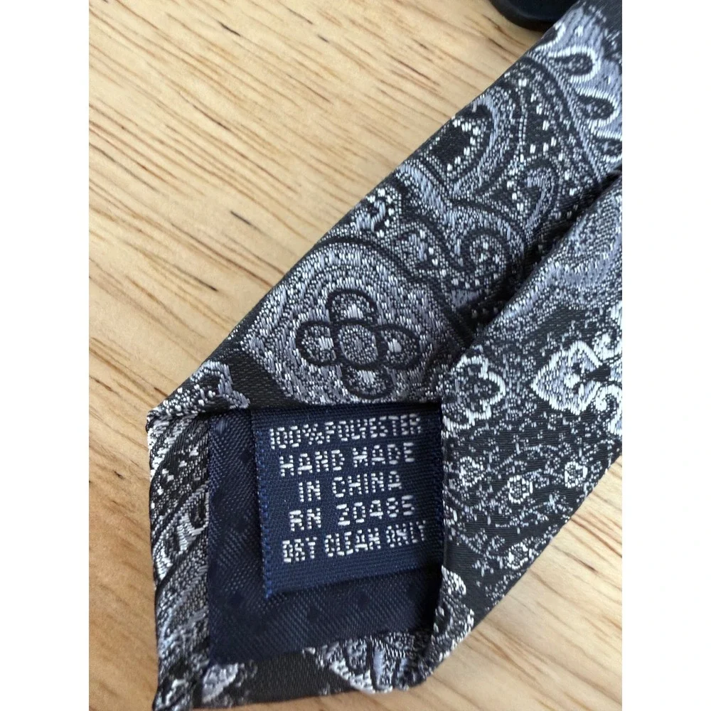 Mario Ferrari Mens Paisley Necktie Black White Grey Hand Made N9442PKG Tie